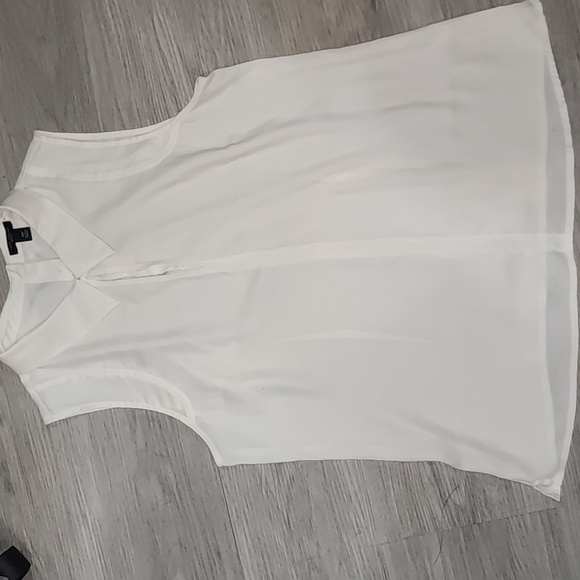 Ann Taylor Tops - Ann Taylor Lapel Sleeveless Blouse in ivory cream,